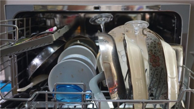 CAL全自动洗碗机体验：轻松解决洗碗问题