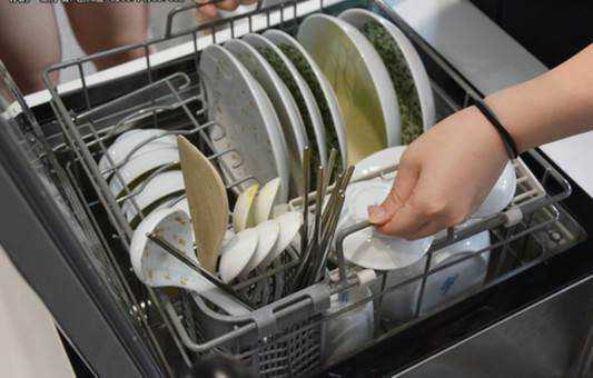 方太水槽洗碗机：适合小家庭使用的清洗工具